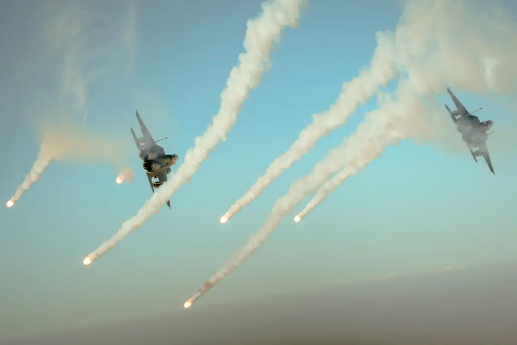 F-15E Strike Eagles fire flares over Iraq