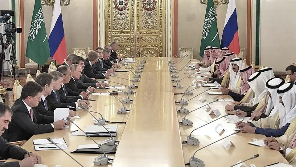 Russian President Vladimir Putin meets Saudi King Abdullah bin Abdulaziz