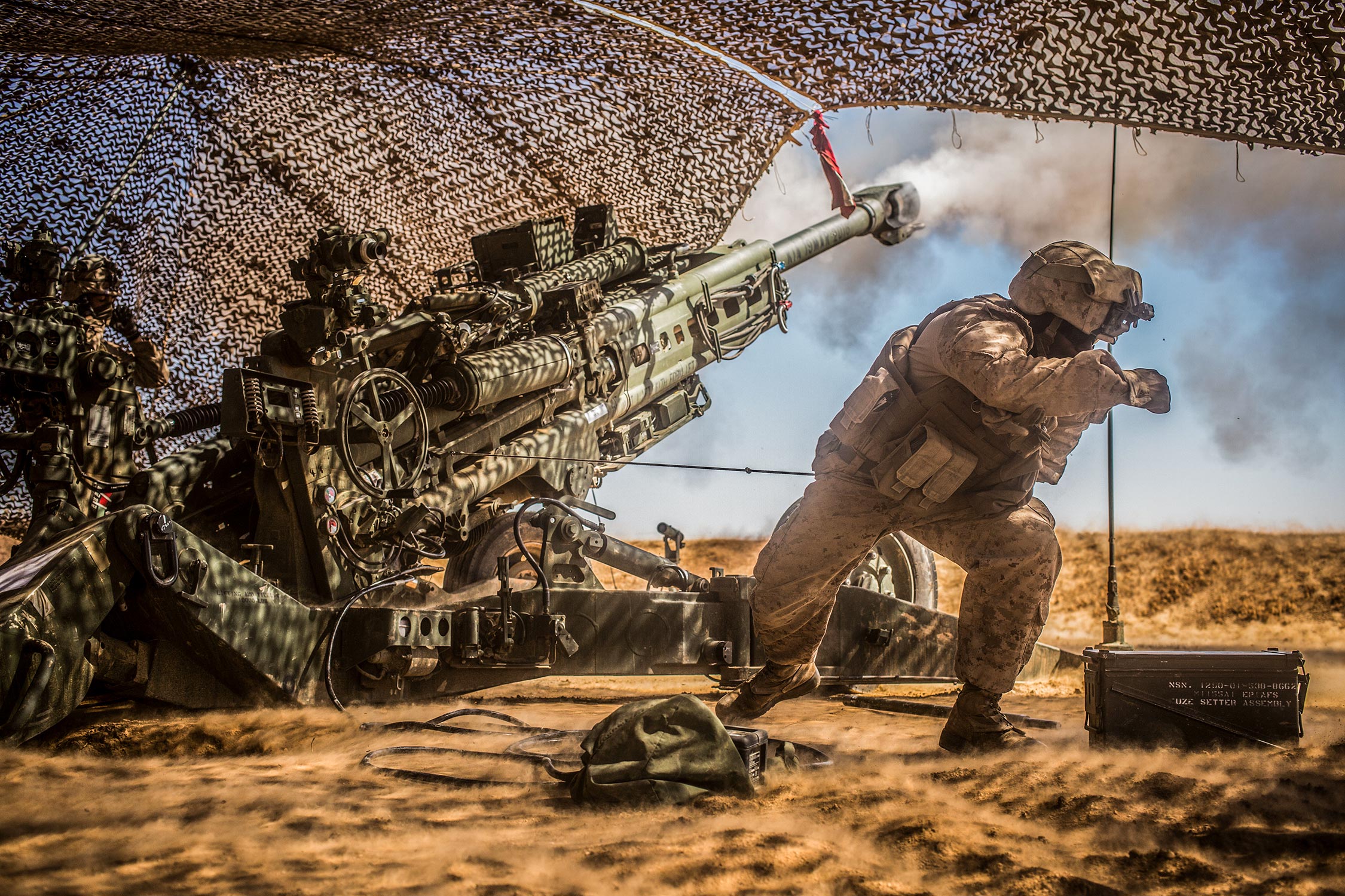 US Marines fire M777 howitzer in Syria