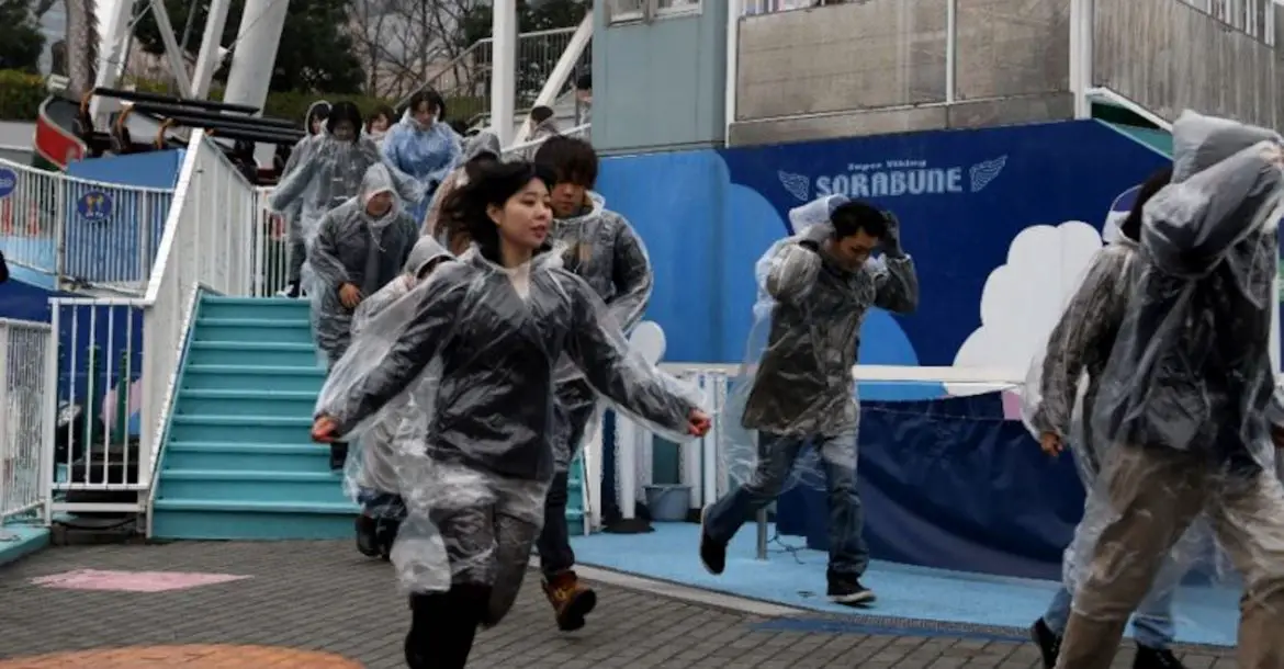 Exercício de evacuação em Tóquio, Japão