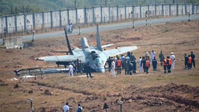 Indian Navy MiG-29K crashes at Goa airport