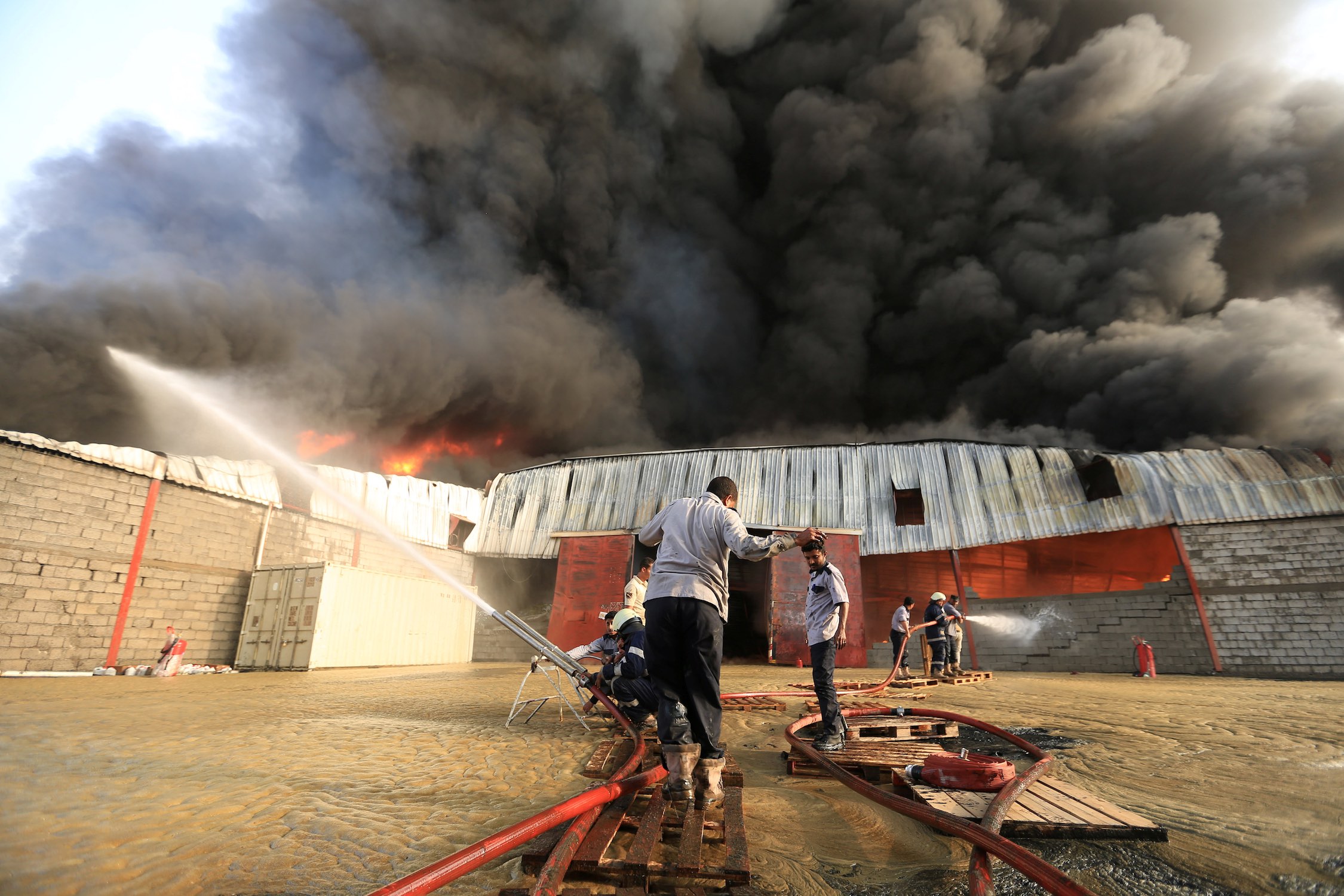 Fire at the World Food Programme warehouse in Hodeidah, Yemen