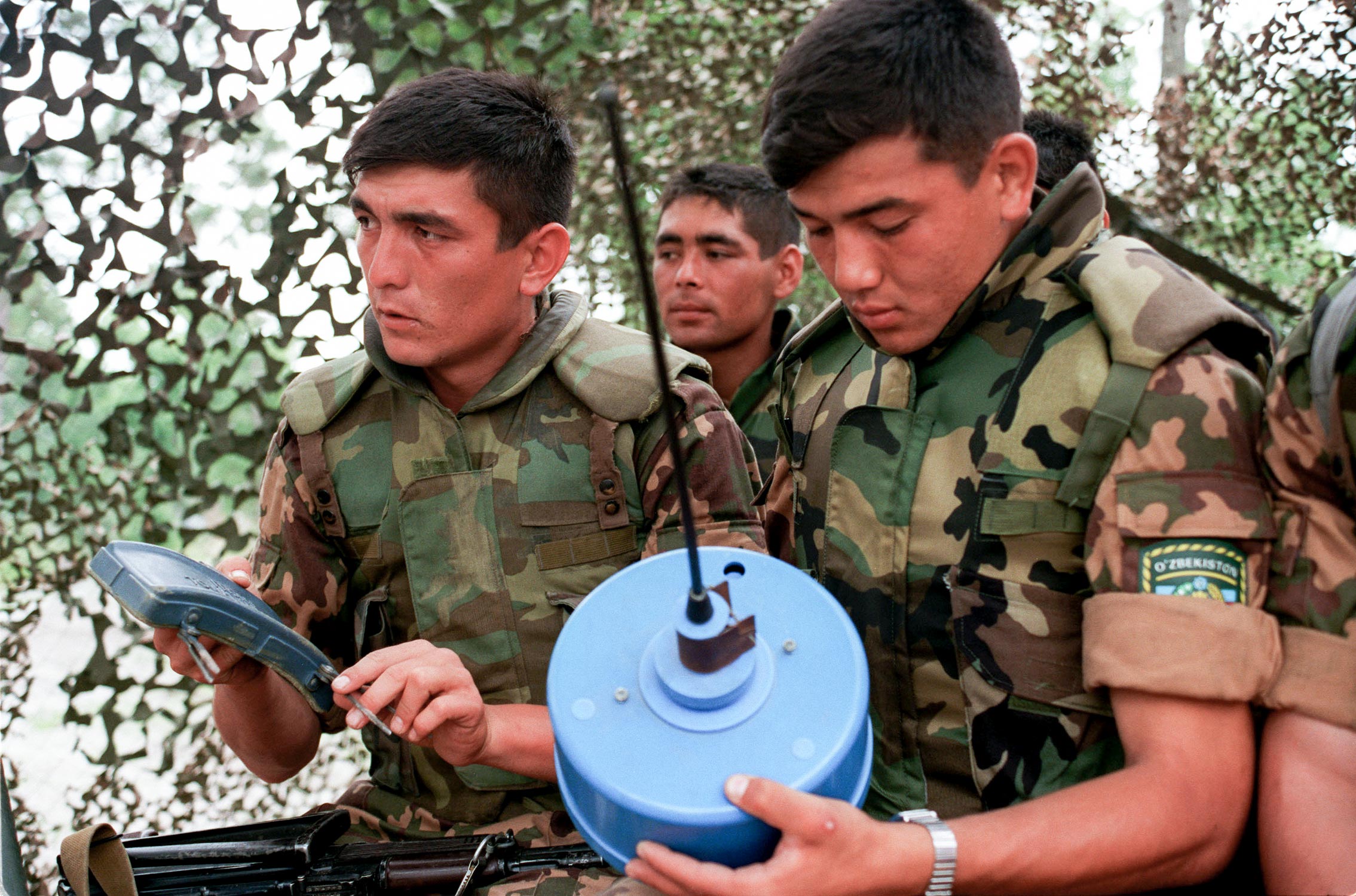Uzbekistan soldiers inspect mines