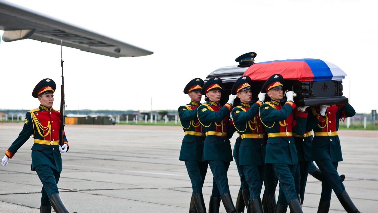 Casket of a Russian soldier is carried from a plane