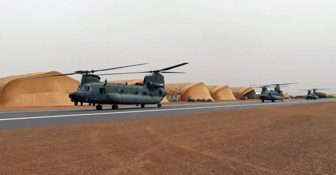 RAF Chinook helicopters in Mali