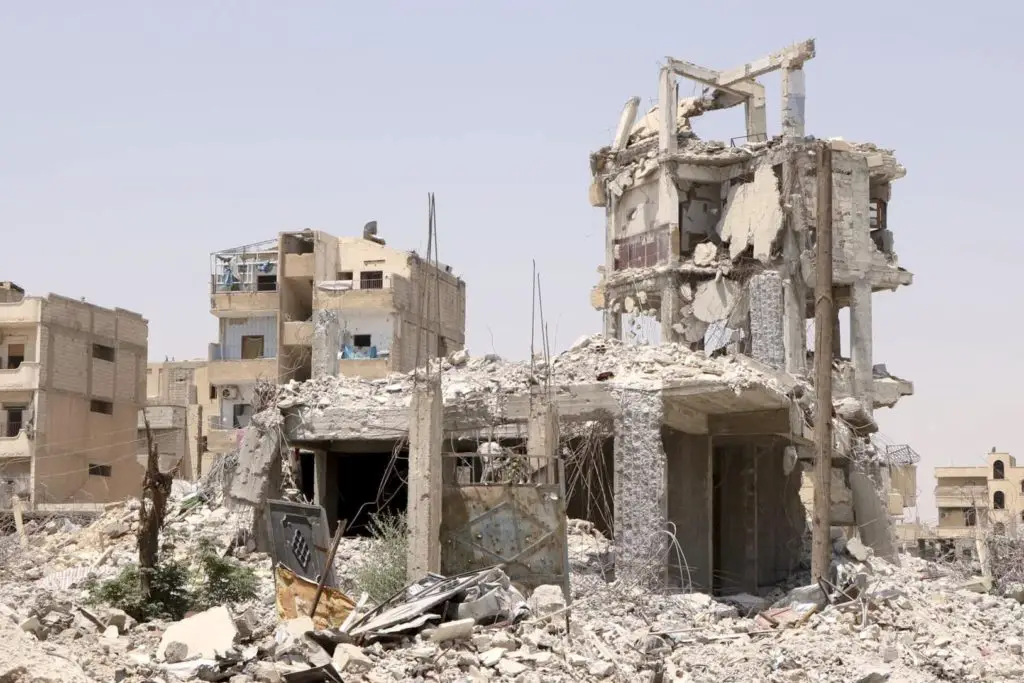 Destroyed building near the public park in downtown Raqqa, Syria, July 25, 2018. Image: Gernas Maao/The Defense Post