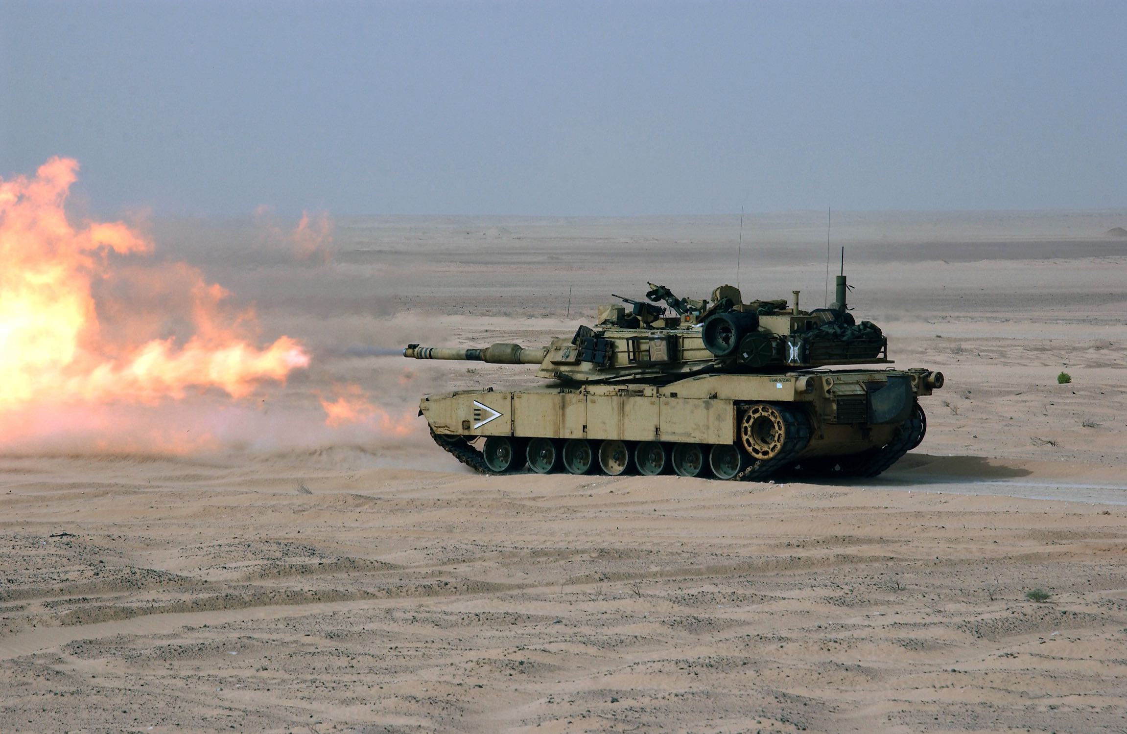 US Marines fire the M-A1 Abrams tank