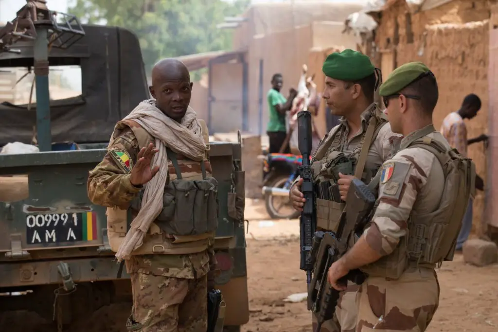 French and Malian troops patrol Menaka