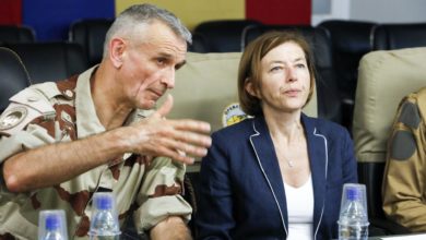 Minister Florence Parly meets General Blachon in Chad