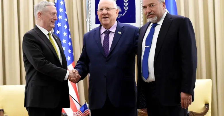 US Secretary of Defense James Mattis (left), Israeli President Reuven Rivlin (center) and Israeli Defense Minister Avigdor Lieberman in Israel