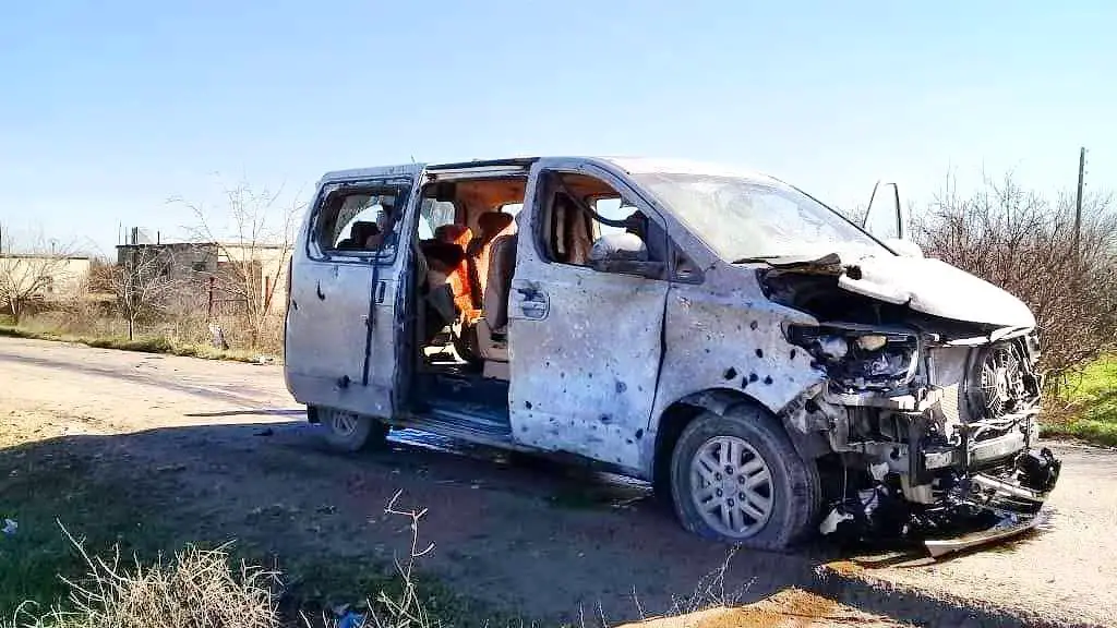 Minibus struck by roadside bomb in Manbij, Syria