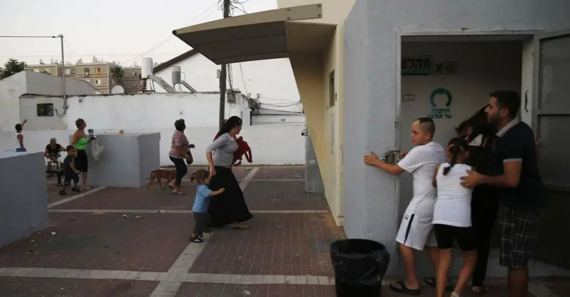 Israelis head into bomb shelters in response to rockets fired from Gaza
