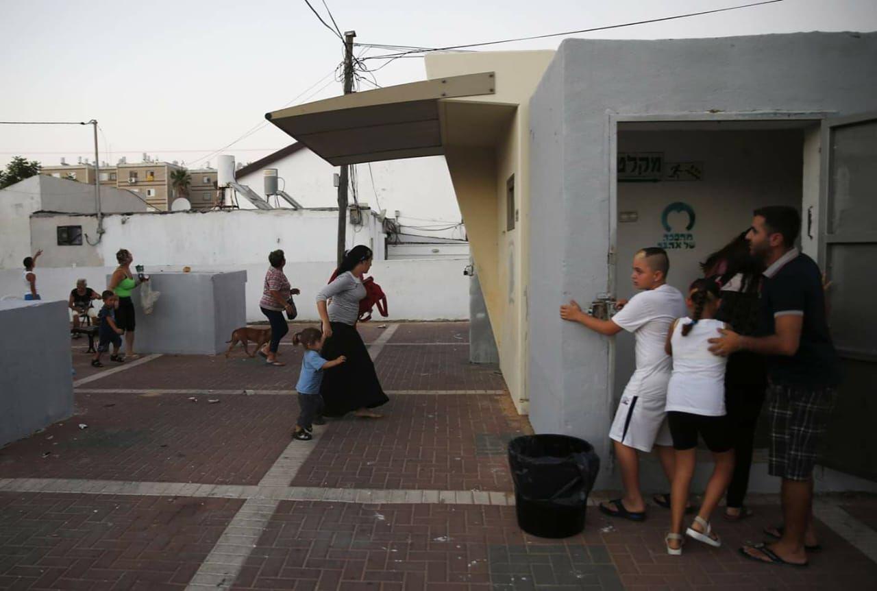 Israelis head into bomb shelters in response to rockets fired from Gaza