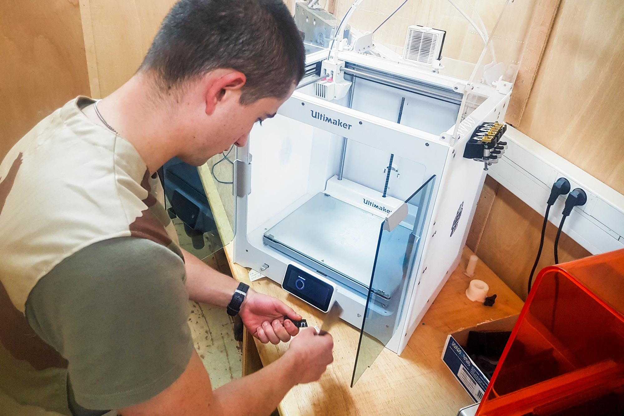 French soldier 3D prints parts in Gao, Mali