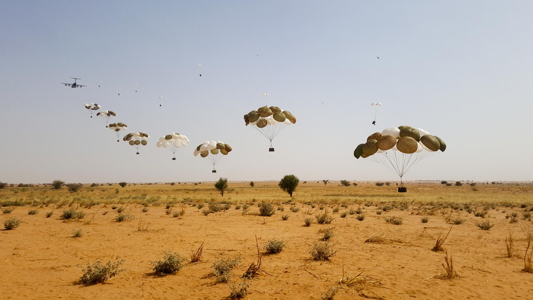 French A400M drops supplies in Niger