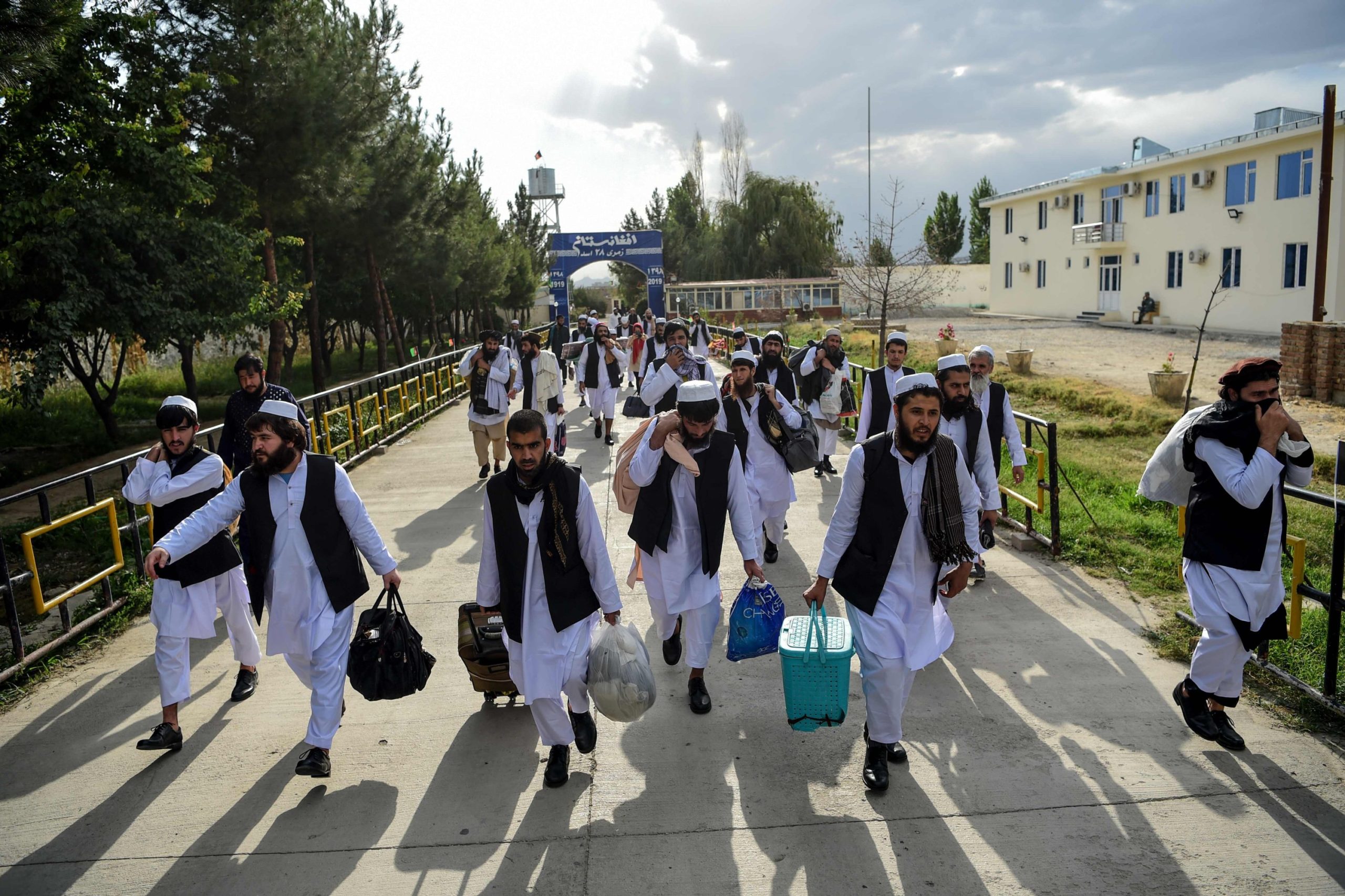 Taliban prisoners walk as they are in the process of being potentially released from Pul-e-Charkhi prison, on the outskirts of Kabul on July 31, 2020.
