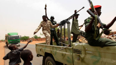Sudanese rebels with arms and ammunition joined by children