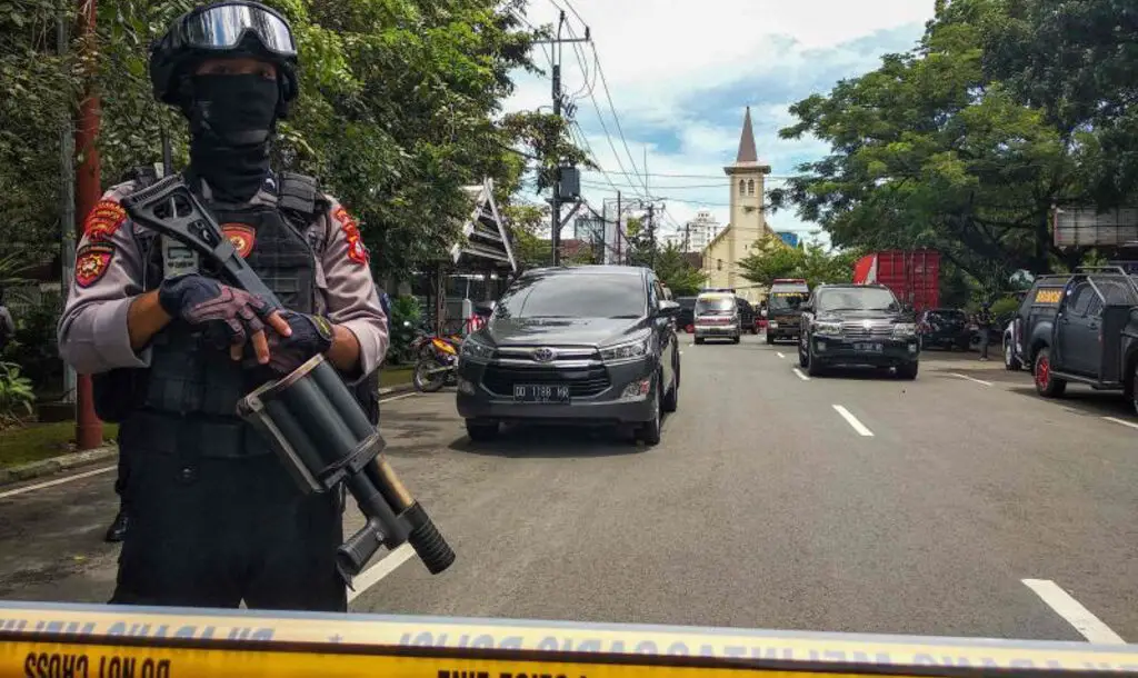 An Indonesian anti-terror policeman stands guard following an explosion outside a church in Makassar, March 28, 2021