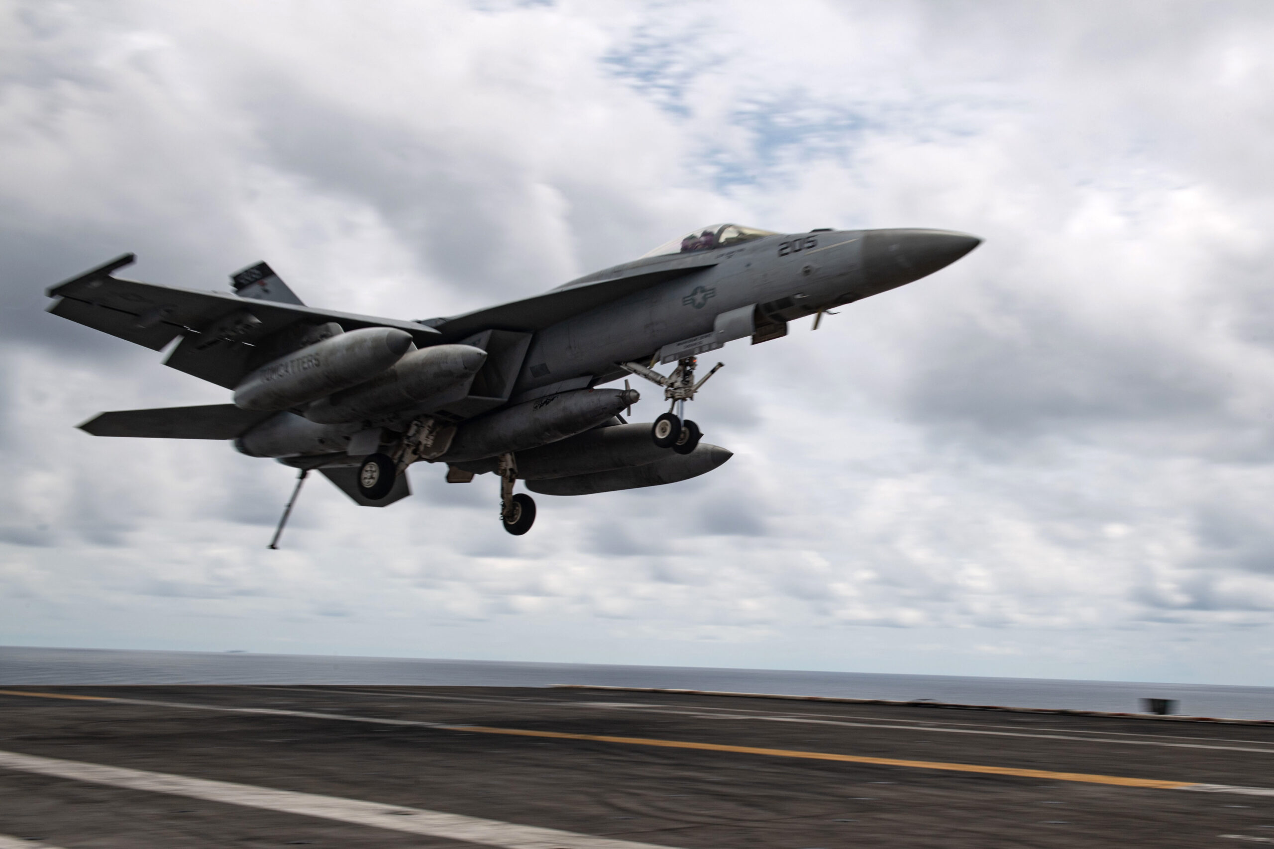 An F/A-18E Super Hornet, assigned to the “Tomcatters” of Strike Fighter Squadron (VFA) 31, approaches the flight deck of the aircraft carrier USS Theodore Roosevelt (CVN 71) April 5, 2021