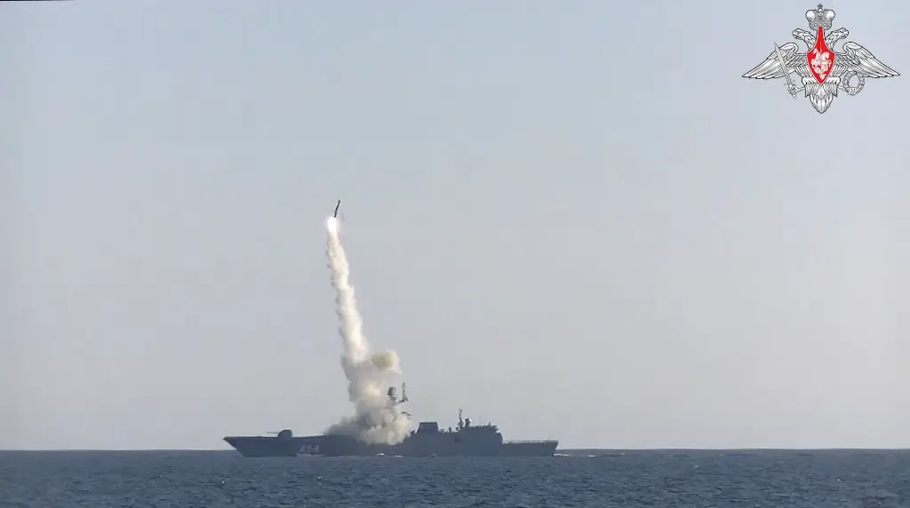 Tsirkon hypersonic missile fired from ship