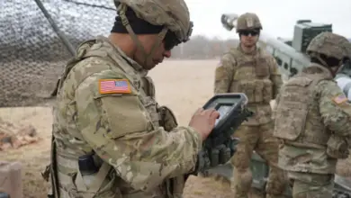 US soldier using GPS tech