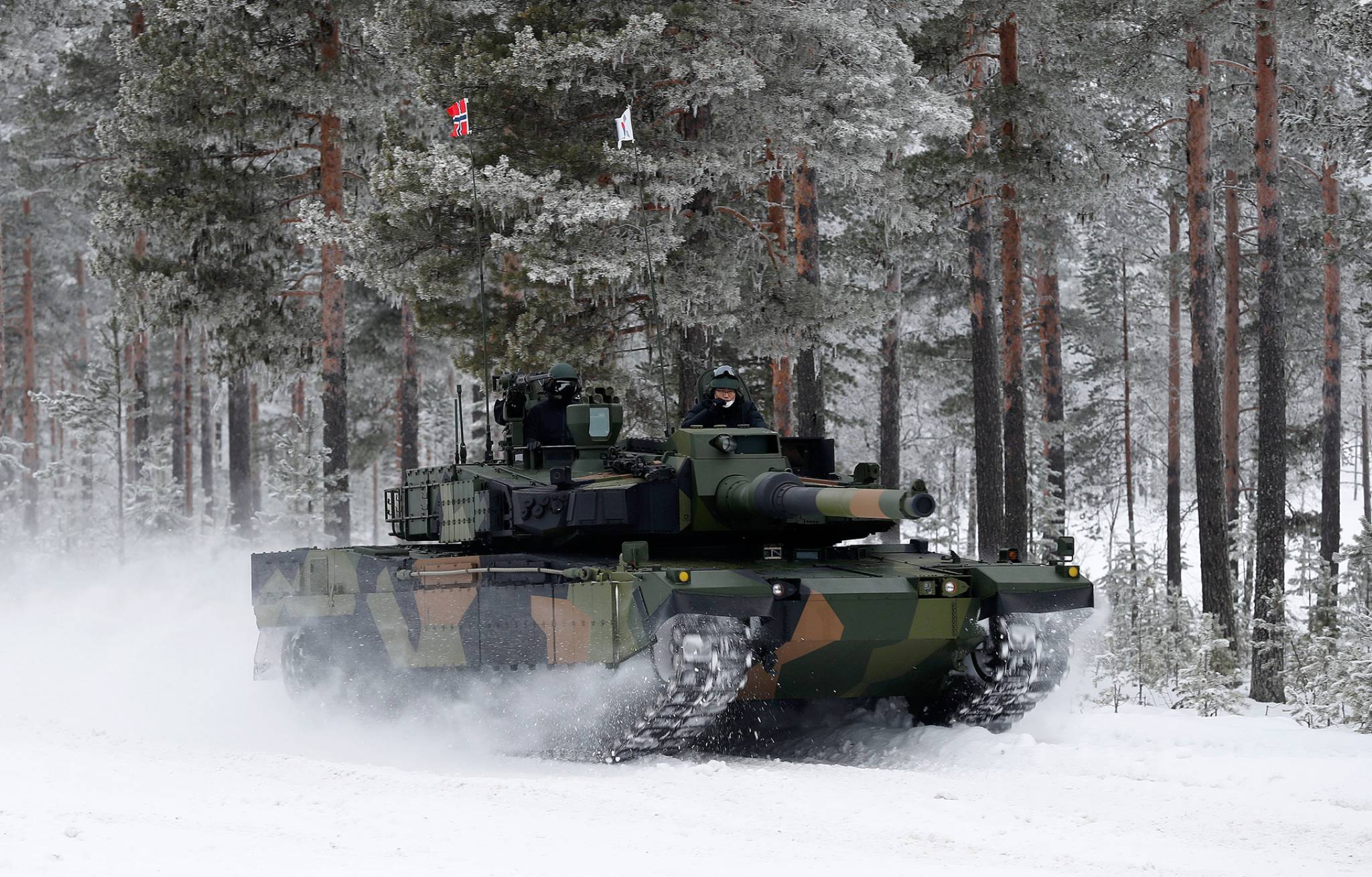 Leopard, Panther Undergo Winter Trial for Norway Battle Tank