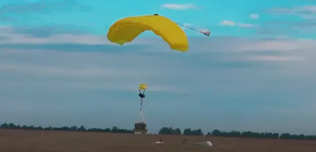 The Juncker-DG-250 parachute system