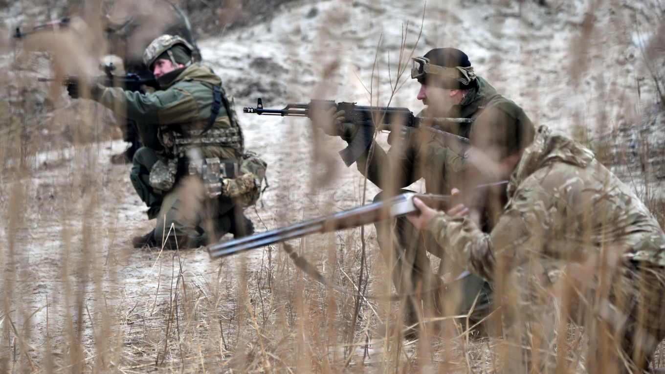 Ukraine soldiers in a drill near Kyiv