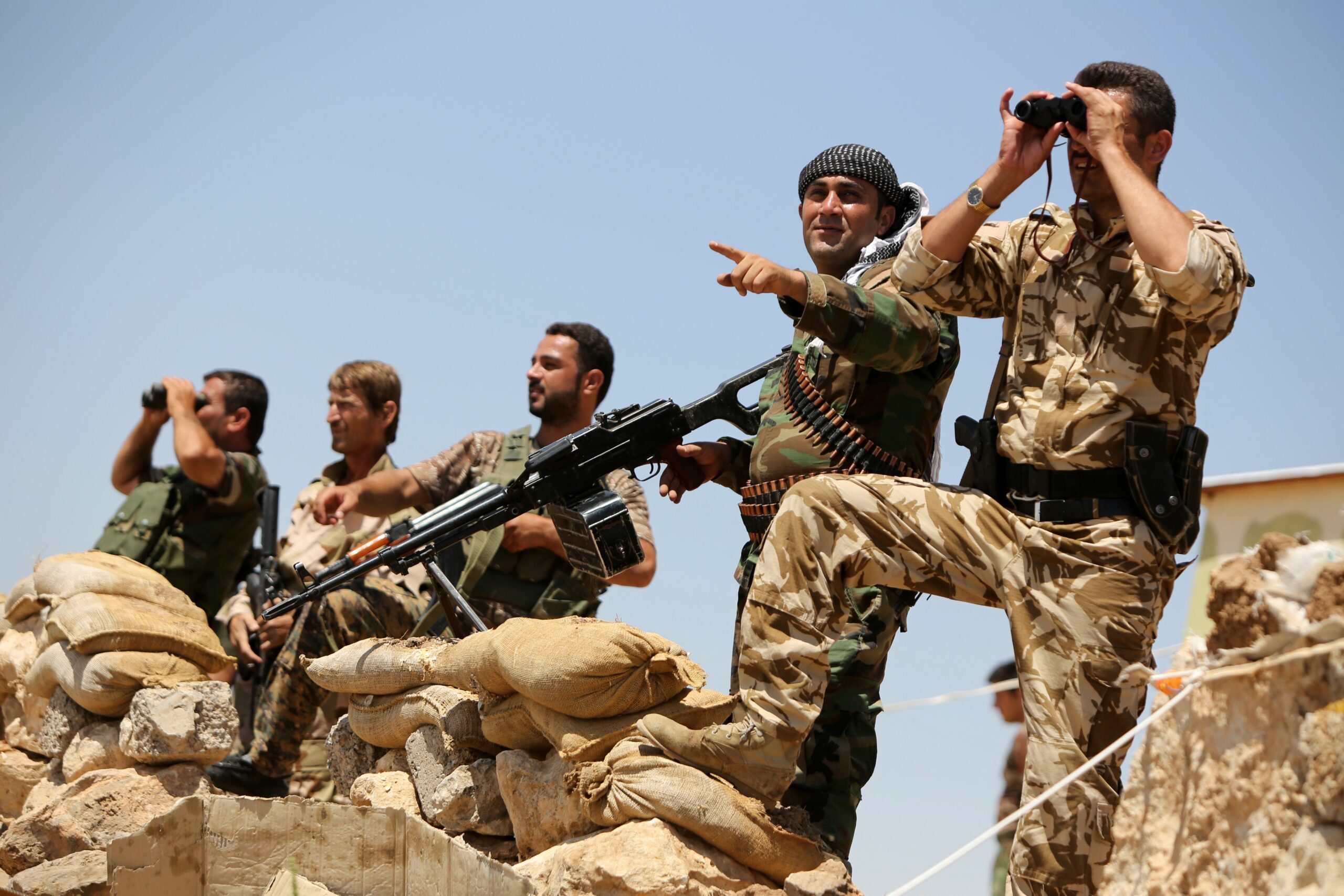 Kurdish Peshmerga fighters take up position