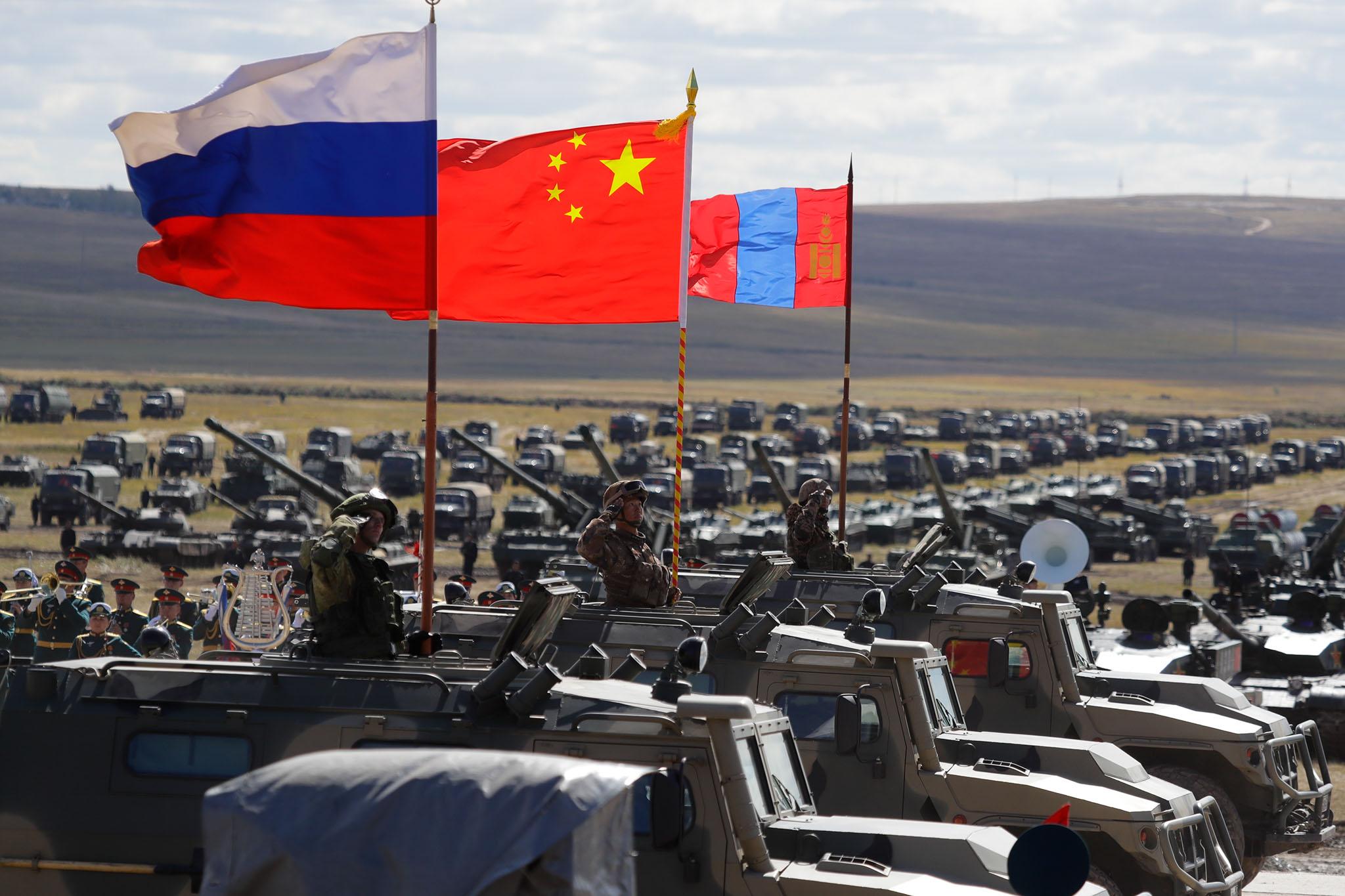 Russian, Chinese, and Mongolian troops gather at the end of the Vostok-2018 exercises
