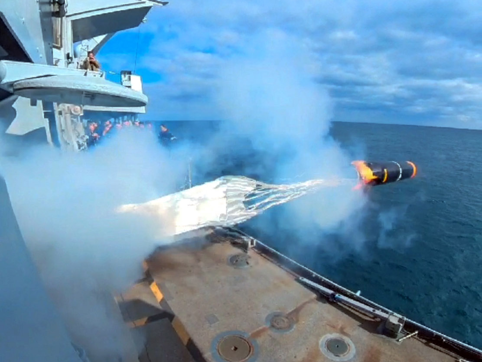 HMS Kent deploys Sting Ray anti-submarine torpedo