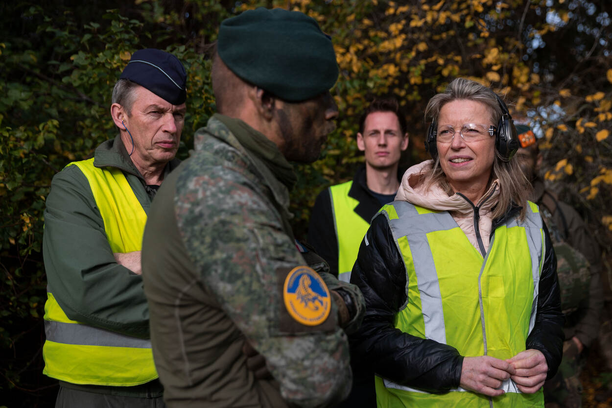 Dutch Minister of Defense Kajsa Ollongren visiting the Oirschot-based 13 Light Brigade during Operation Interflex in the UK