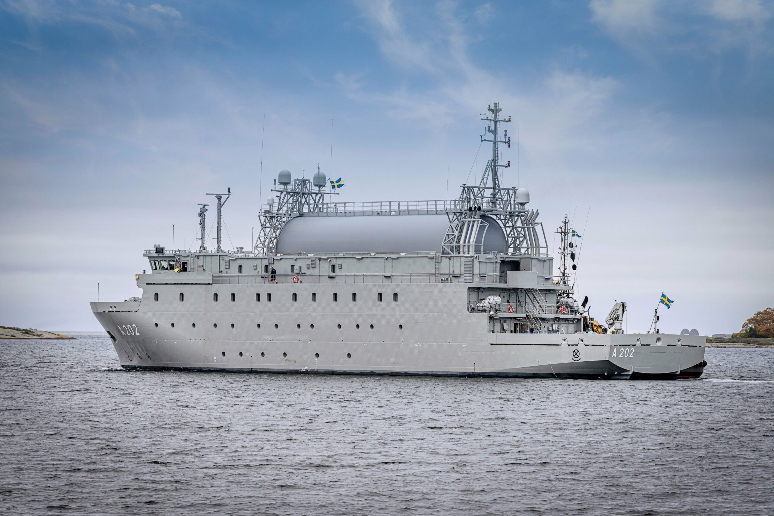 Polska kontynuuje wydatki na obronę, kupuje statki szpiegowskie Saaba