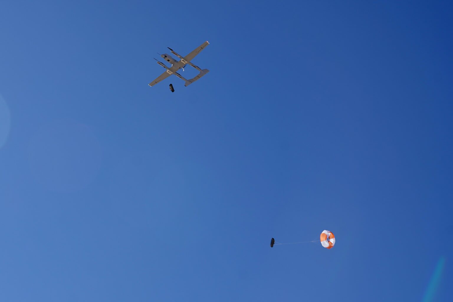 The US Army Group 3 Medical Drone delivers a payload during Project Convergence 22, Fort Irwin, Calif., Oct. 28, 2022. Image: Sgt. Thiem Huynh/ US Army