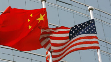 US and Chinese flags waving