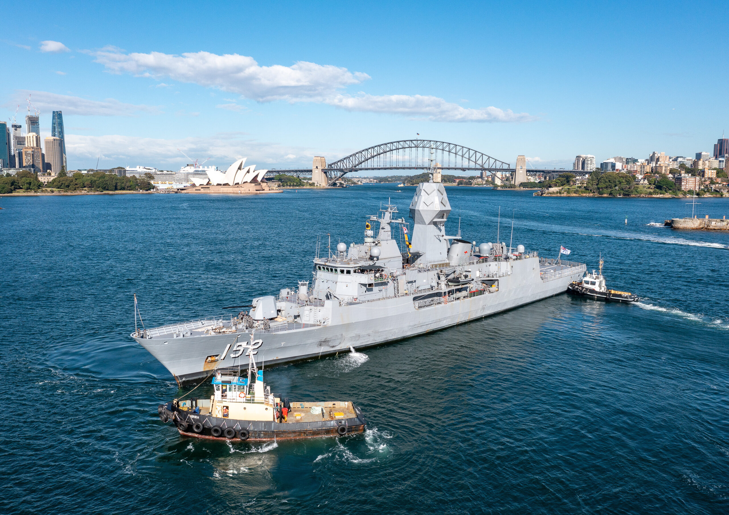 HMAS Warramunga sails into Sydney Harbour to berth at her new home port of Fleet Base East in Sydney. *** Local Caption *** HMAS Warramunga arrived in Sydney at the ships new home port of Fleet Base East, having been previously home ported at Fleet Base West, Garden Island, Rockingham, West Australia. The ships company in Warramunga recently completed a hull swap from HMAS Parramatta to enable Parramatta to undergo a capability upgrade in West Australia. When complete, Parramatta will be equipped with one of the most advanced, sovereign air search radar capabilities in the world.