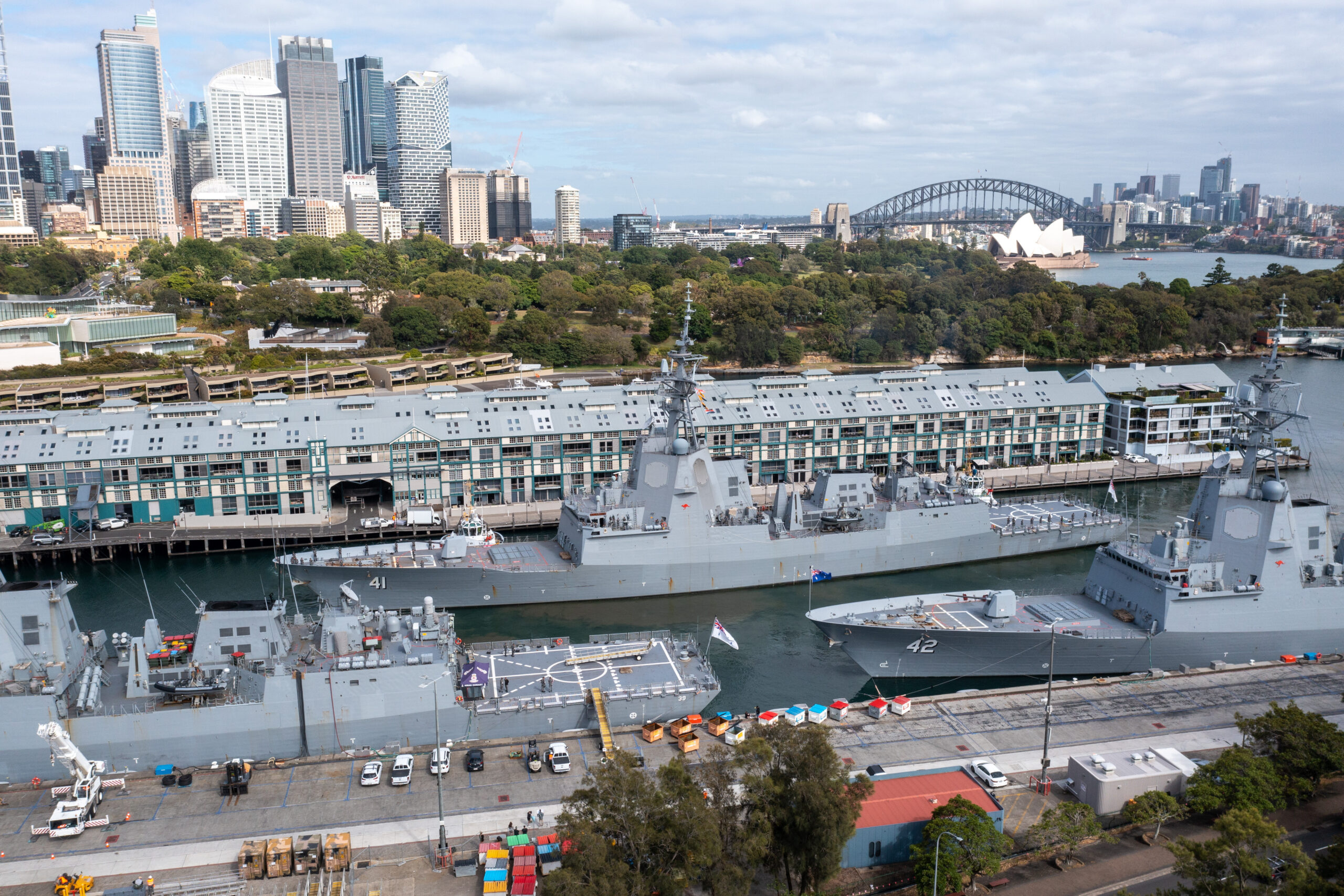HMAS Brisbane returns home to Fleet Base East in Sydney. *** Local Caption *** HMAS Brisbane returned to Fleet Base East, Sydney on Tuesday 20 December 2022.The ship and its crew were deployed for two months, visiting overseas ports in New Caledonia and Hawaii as well as conducting Exercise Pacific Edge.