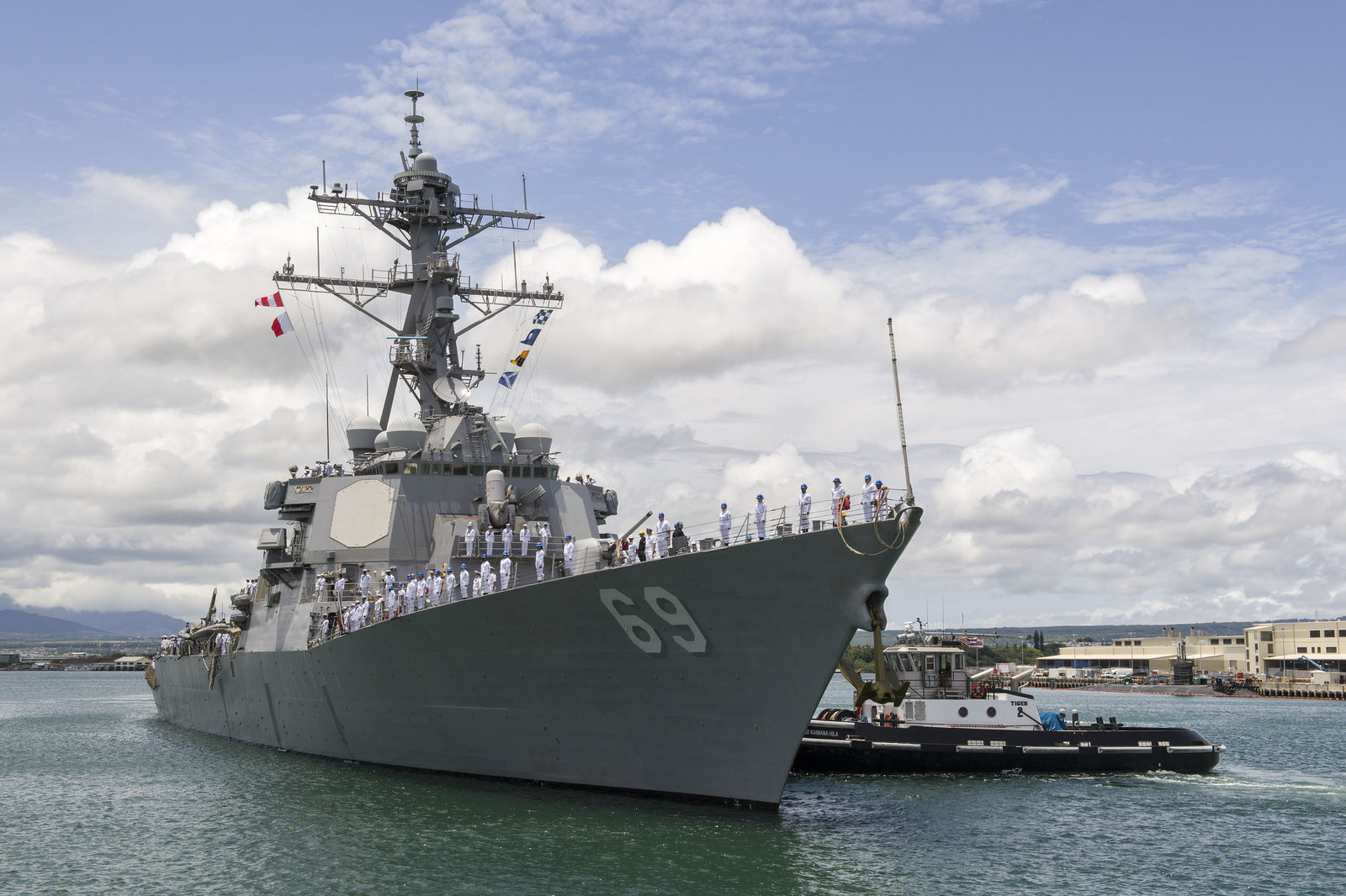 The Arleigh Burke-class guided-missile destroyer USS Milius (DDG 69) arrives in Pearl Harbor