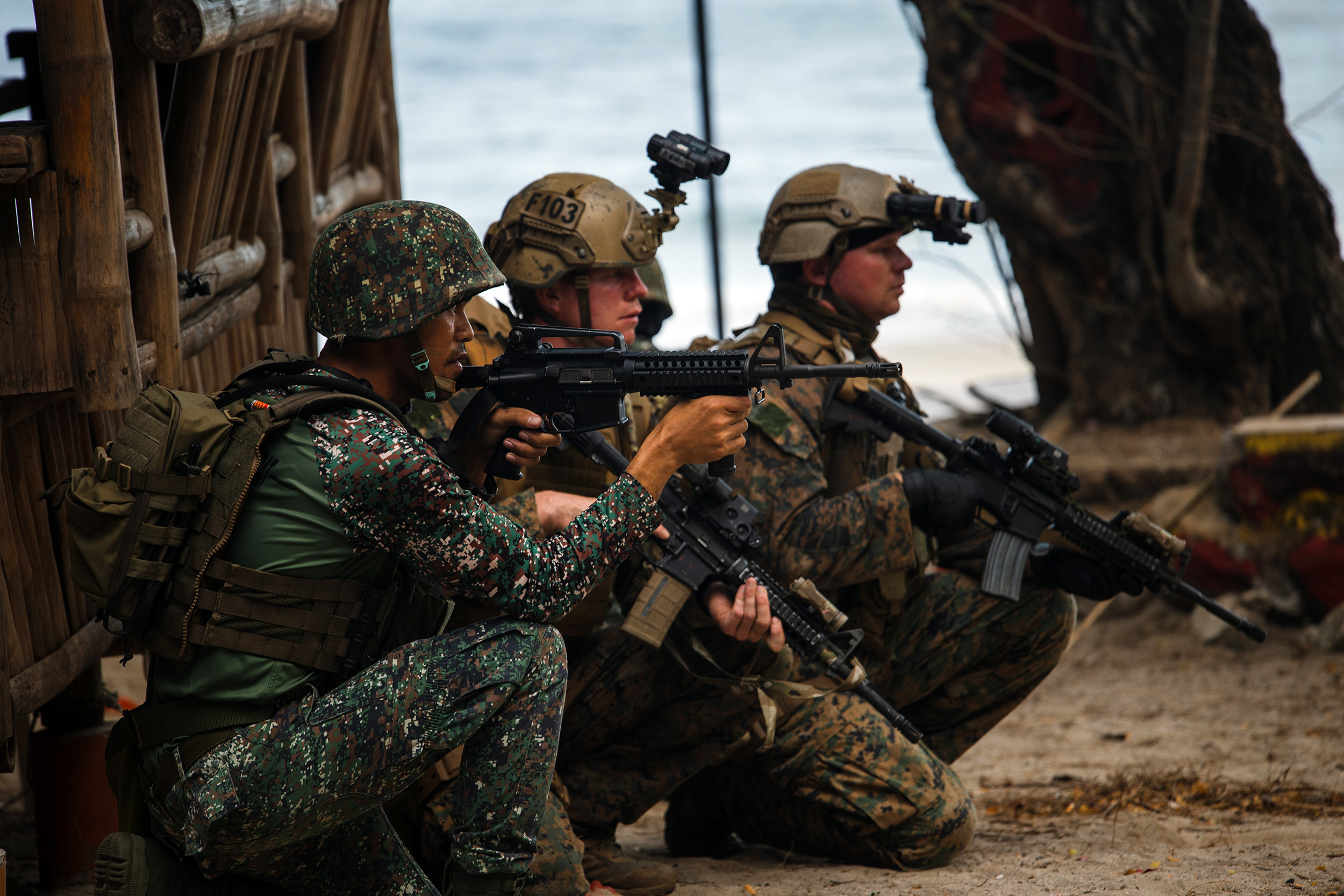 US and Philippine Marines conduct a raid rehearsal during Balikatan 22