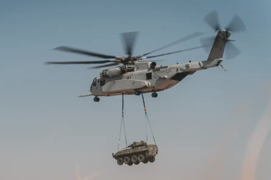 CH-53K cargo helicopter