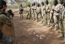 An Austrian army instructor works with Burkina Faso soldiers during training on April 13, 2018 at the KamboinsÈ general Bila Zagre militairy camp near Ouagadougo in Burkina Faso during a military anti-terrorism exercise
