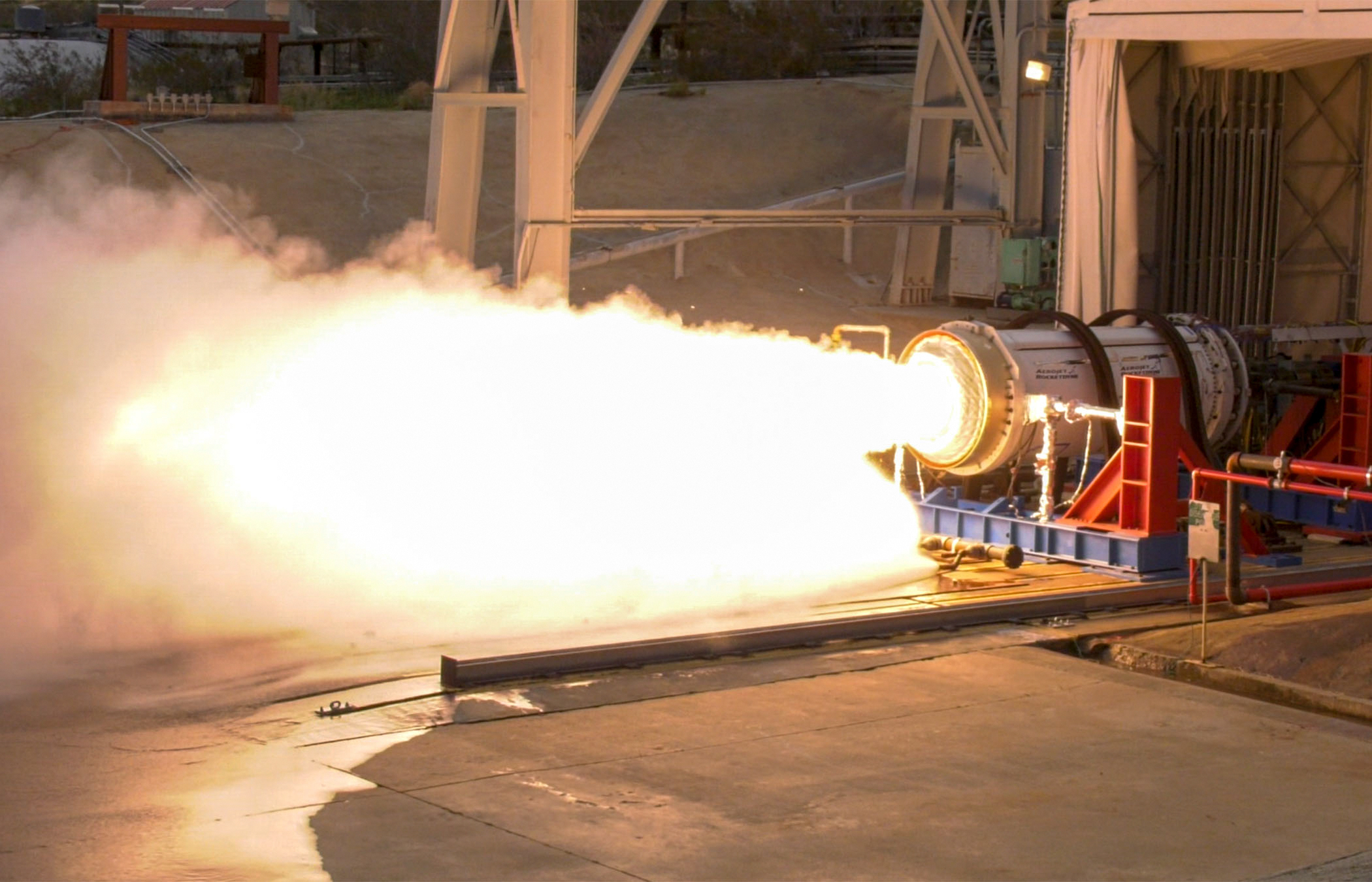 Testing of eSR-19 advanced large solid rocket motor for MDA's next ballistic missile target systems.
