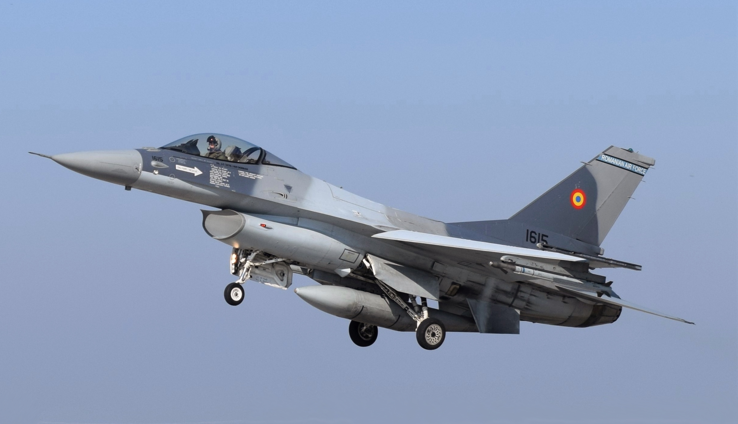 Statele Unite aprobă vânzarea de echipamente de modernizare F-16 către România