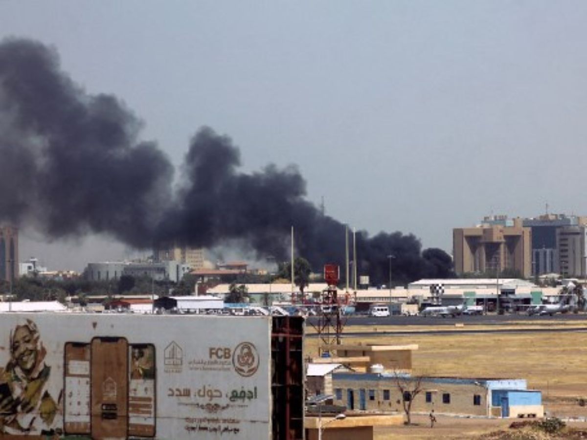 Heavy smoke billows above buildings in the Sudanese capital