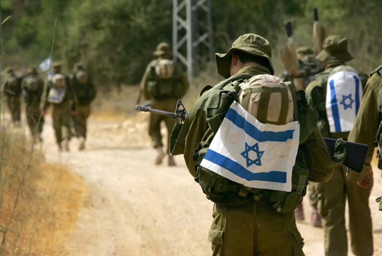 Israeli army paratroopers march through the Israeli countryside