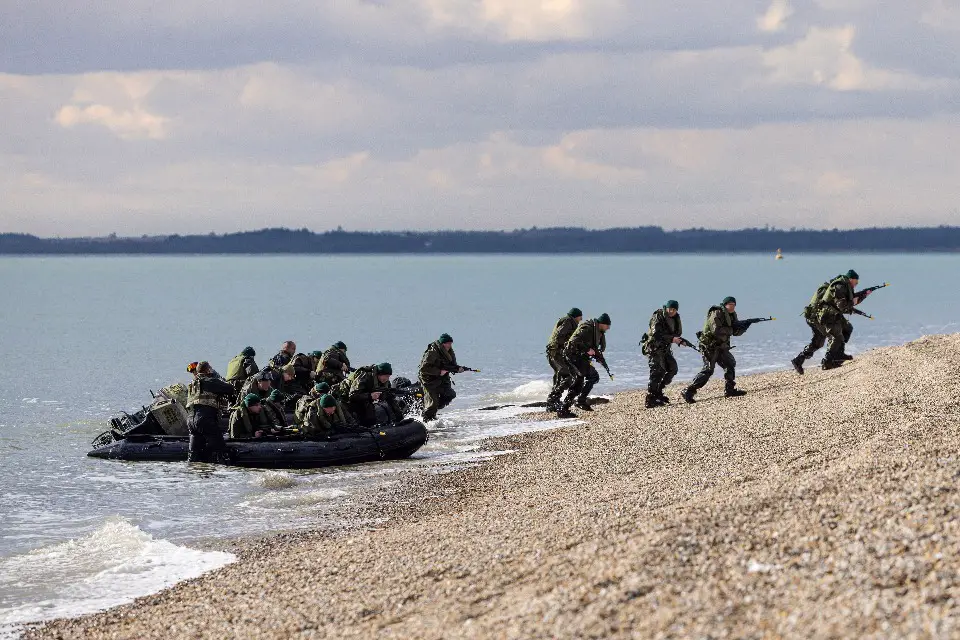 UK soldiers train Ukrainian forces