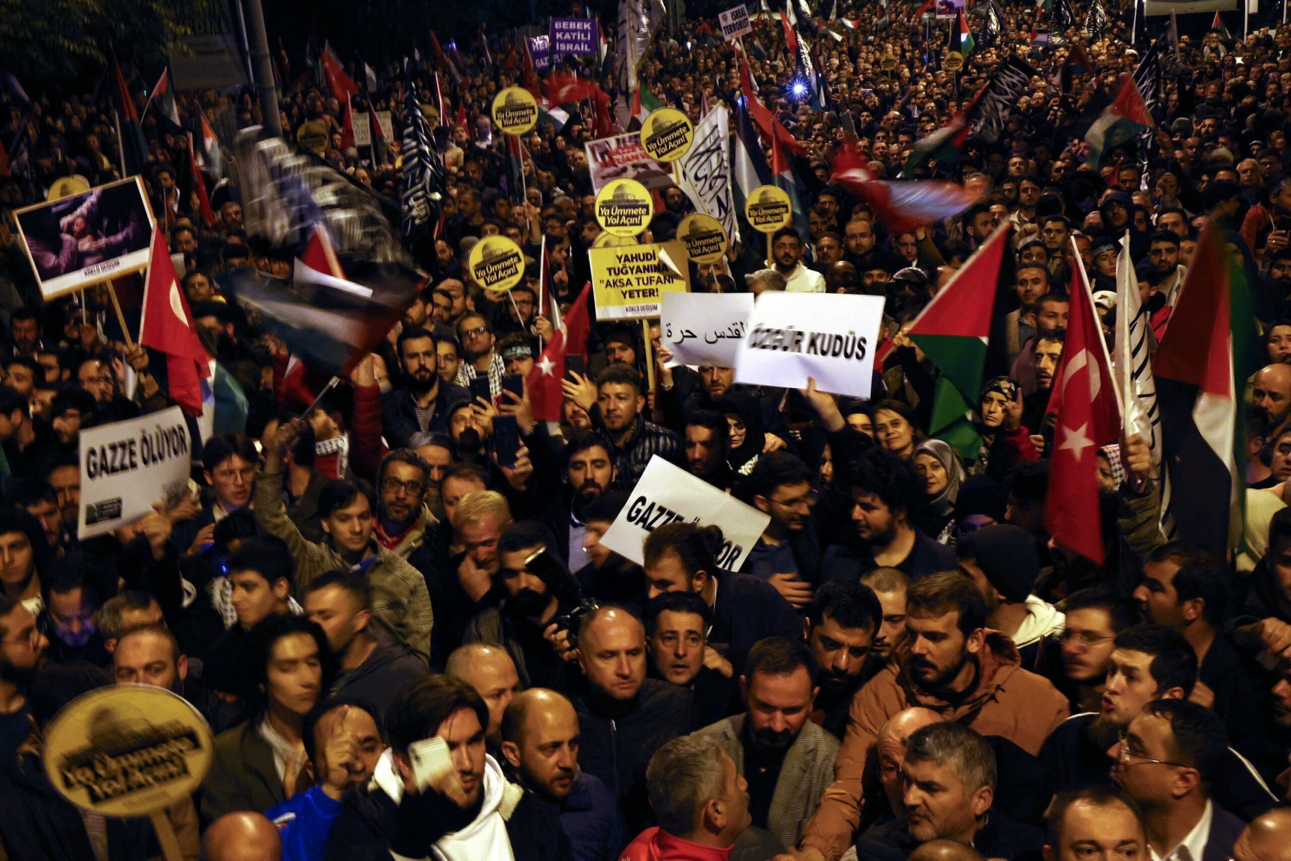 Protesters outside the Embassy of Israel in Turkey