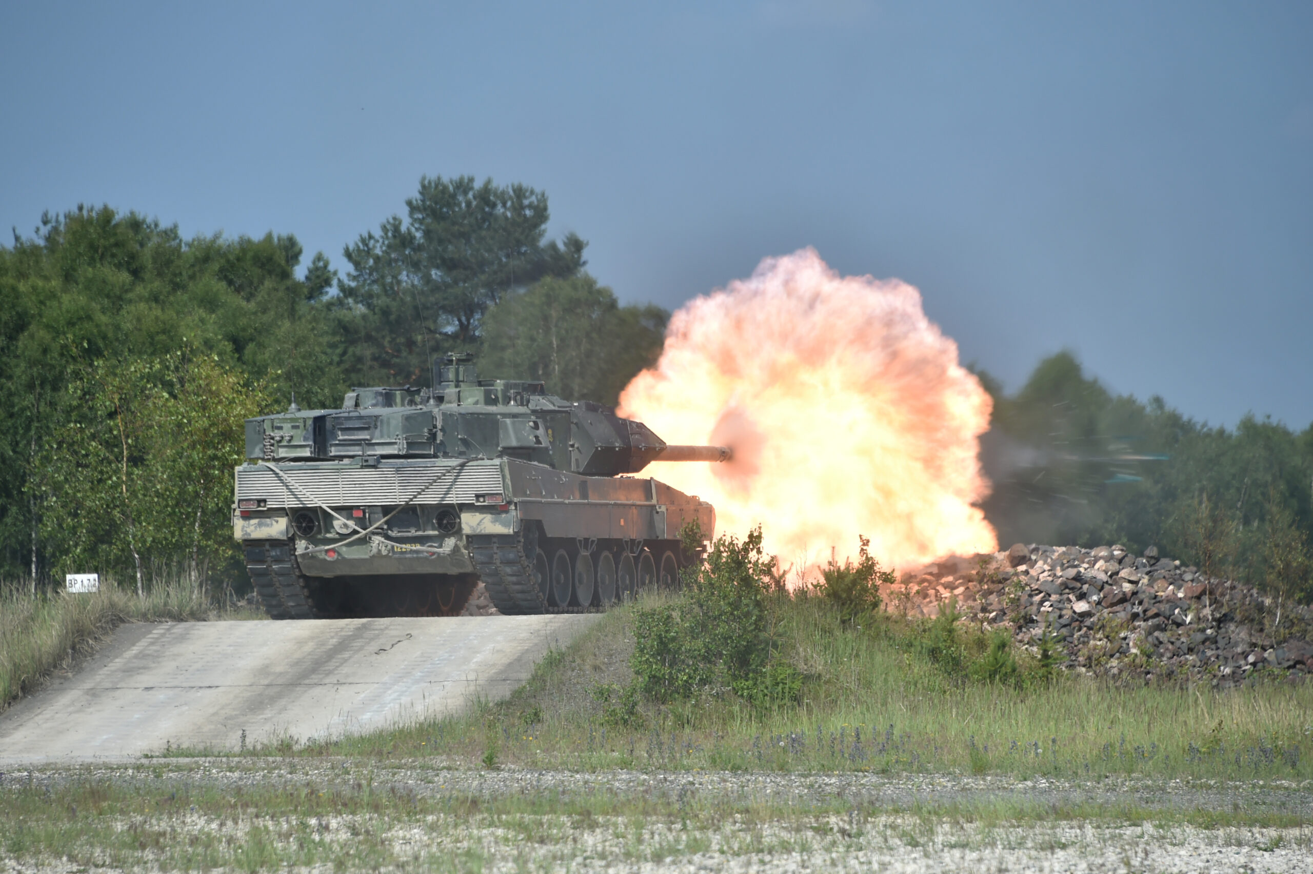 Swedish soldiers with the Wartofta Tank Company, Skaraborg Regiment in a Stridsvagn 122 main battle tank conduct the defensive operations lane during the Strong Europe Tank Challenge, June 7, 2018. U.S. Army Europe and the German Army co-host the third Strong Europe Tank Challenge at Grafenwoehr Training Area, June 3 - 8, 2018. The Strong Europe Tank Challenge is an annual training event designed to give participating nations a dynamic, productive and fun environment in which to foster military partnerships, form Soldier-level relationships, and share tactics, techniques and procedures. (U.S. Army photo by Gertrud Zach)