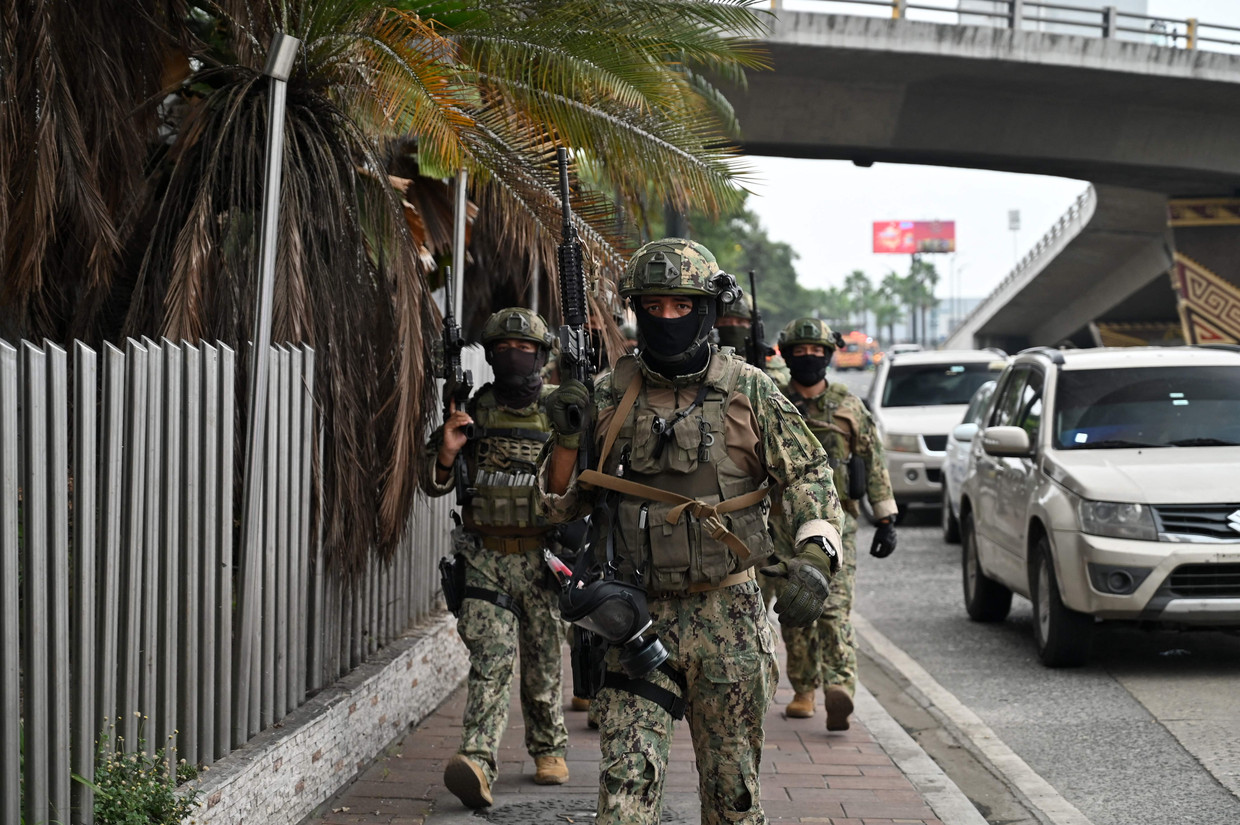 Ecuadorian soldiers at the state-owned TV station that gang members stormed