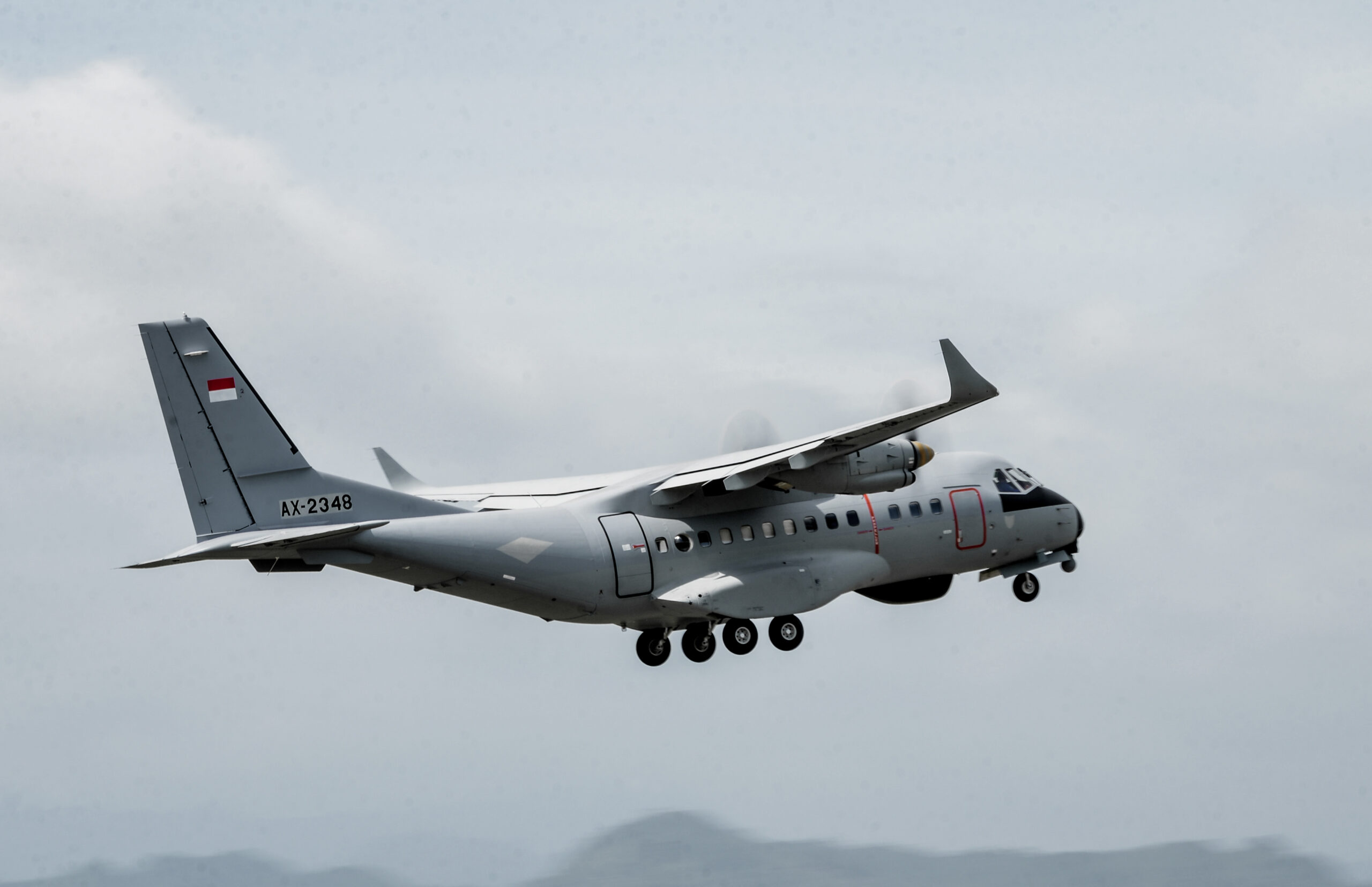 Nigeria membeli pesawat angkut militer CN235-220 dari Indonesia